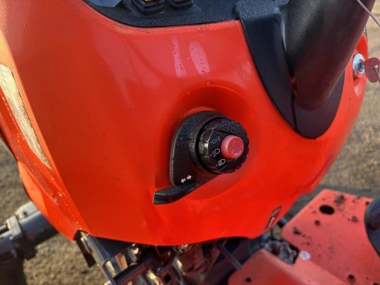 2017-kubota-l4701d-image-22