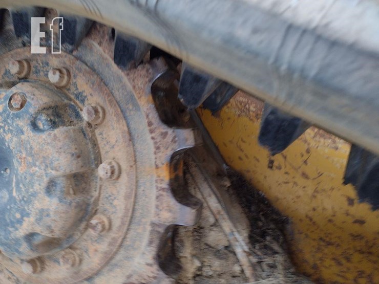 2019-deere-317g-image-29