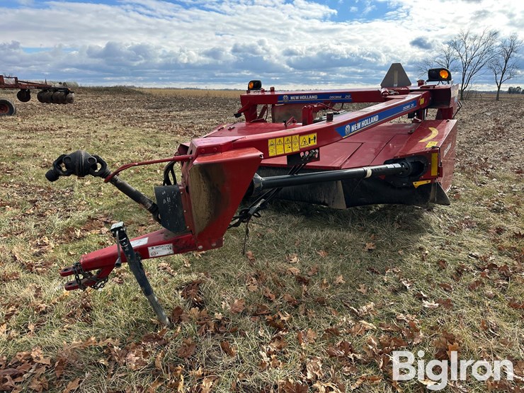 2019-new-holland-210-image-9