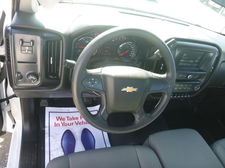 2023-chevrolet-silverado-5500hd-image-18