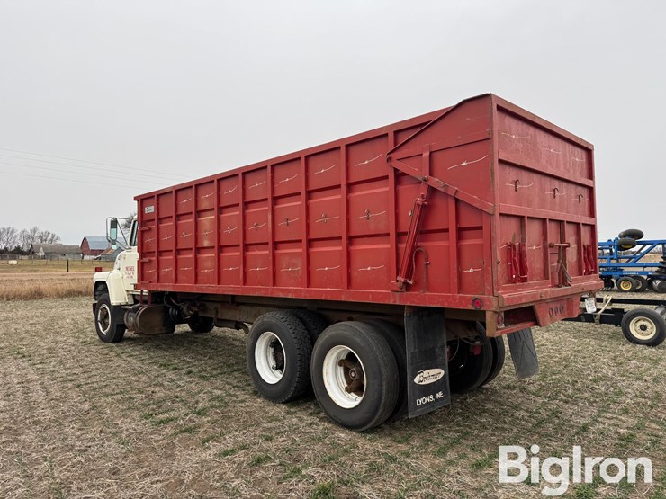 1979-ford-ln8000-image-7