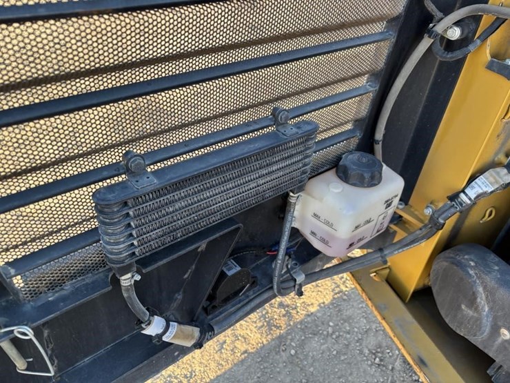 2018-caterpillar-226d-image-35