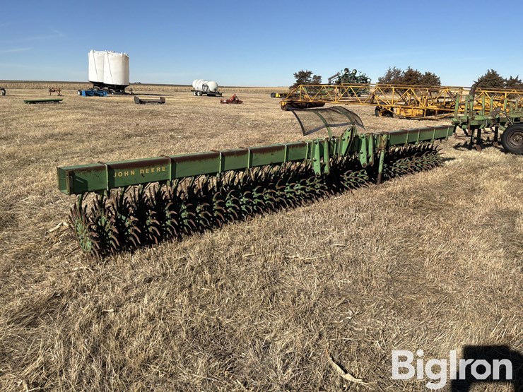 john-deere-e0400-3-pt-rotary-hoe-image-3