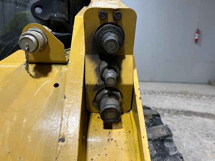 2016-caterpillar-246d-image-11