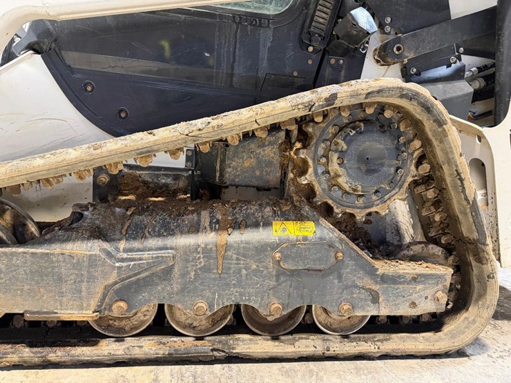 2020-bobcat-t64-image-13