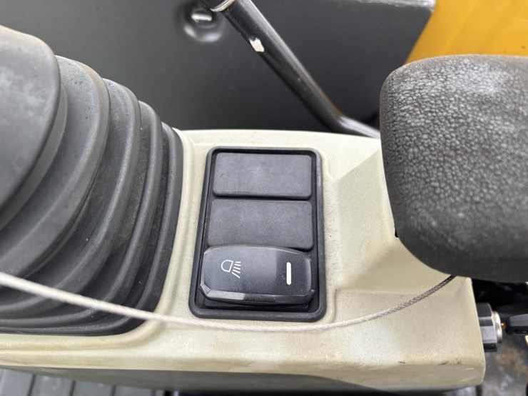 2018-caterpillar-303-image-35