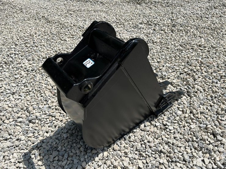 12"-x-change-bucket-for-a-bobcat-excavator”-image-5
