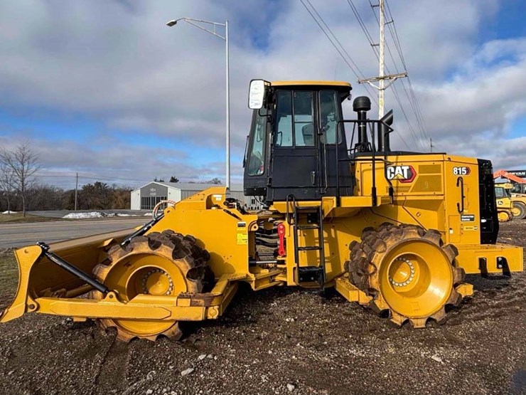 2023-caterpillar-815-image-1