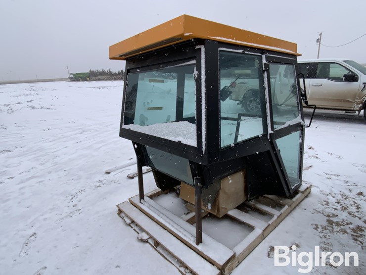 valmet-tractor-cab-&-hood-image-5