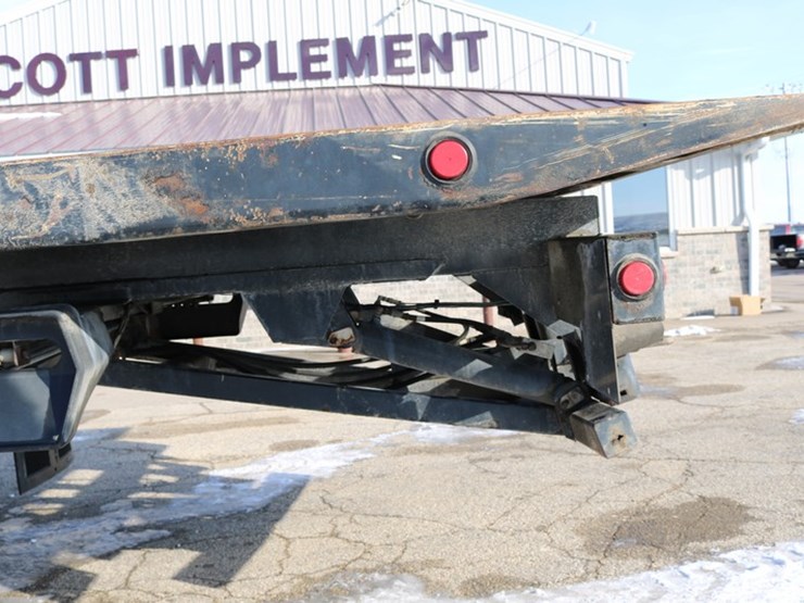 2015-freightliner-m2-106-image-8