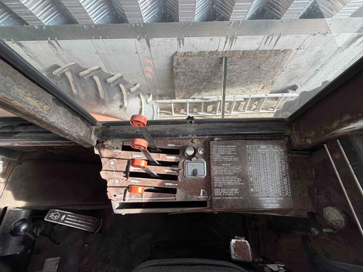 1979-versatile-835-image-41