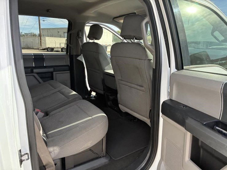 2017-ford-f550-xlt-image-13