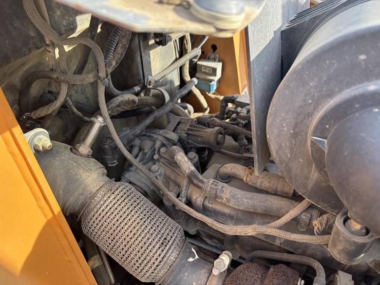 2017-case-580sn-image-32