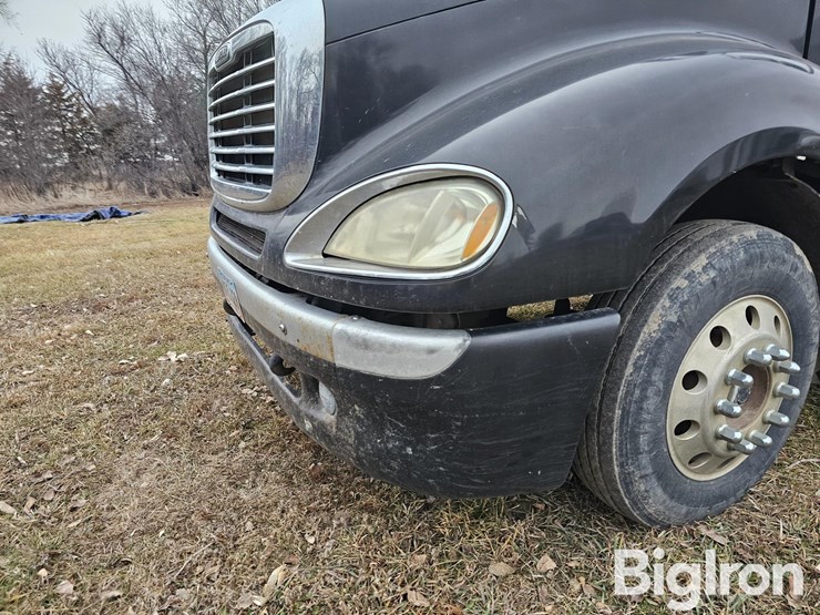 2003-freightliner-columbia-120-image-16