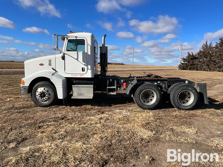 2005-peterbilt-385-image-8