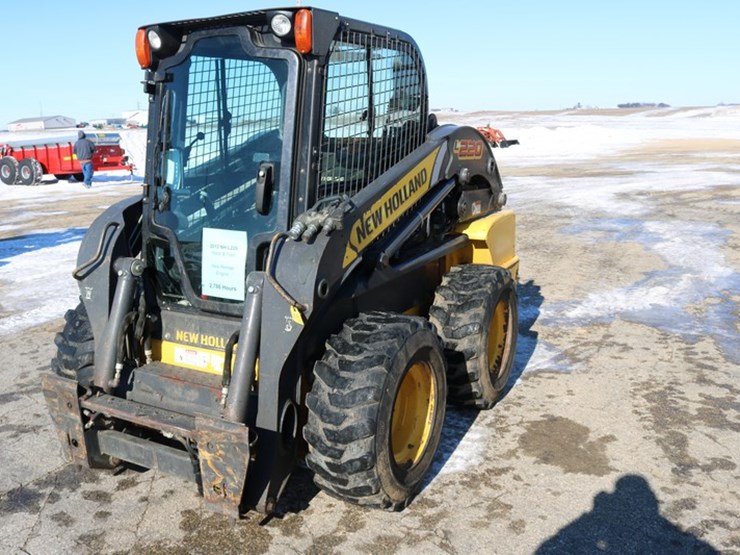 new-holland-l220-image-5