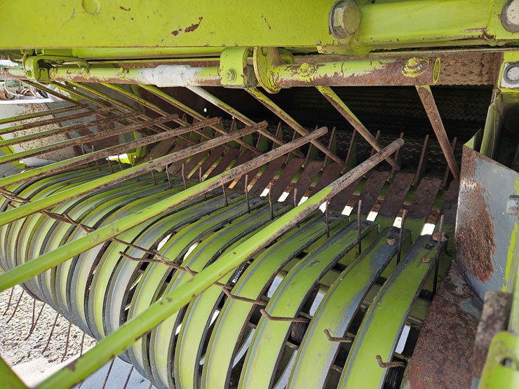 claas-rollant-66-image-11