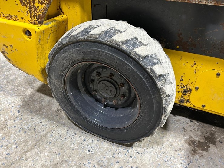 2023-new-holland-l320-image-13