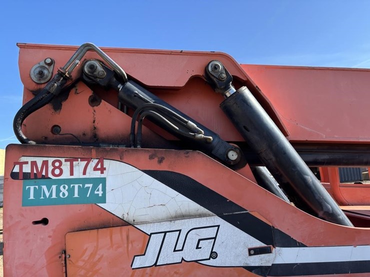 2005-jlg-8042-image-40