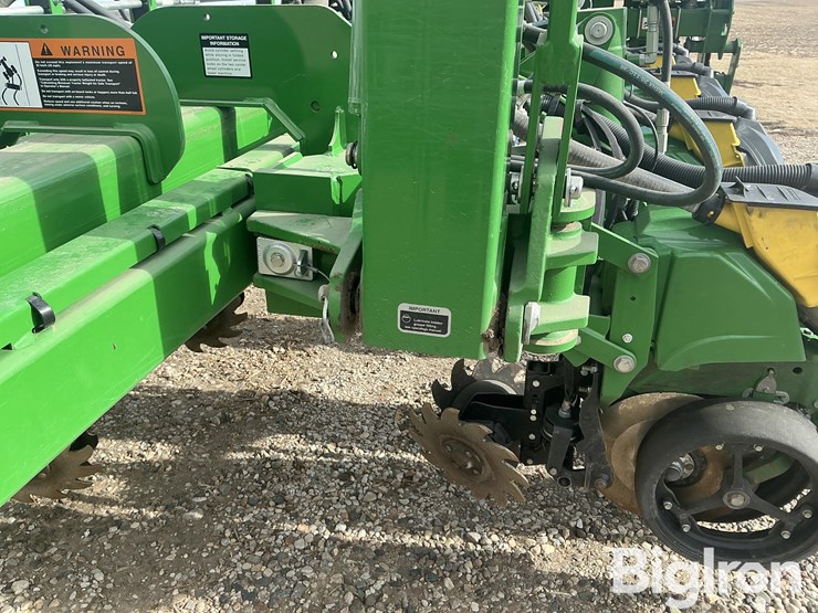 2022-john-deere-1775nt-image-17