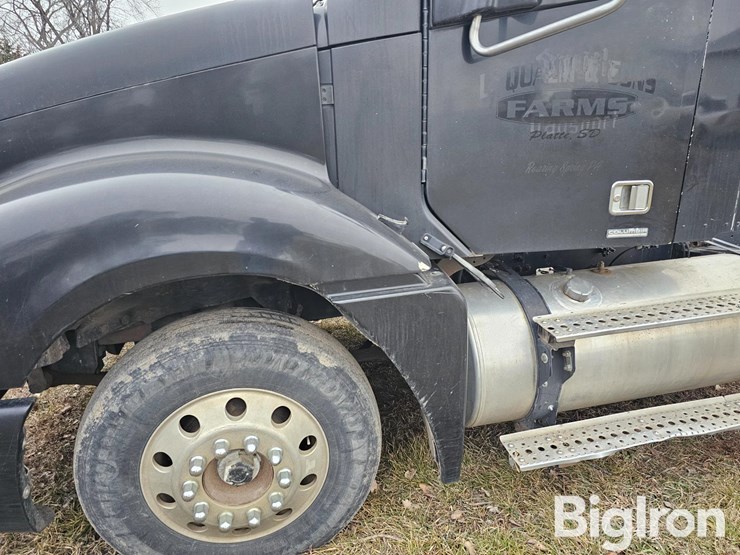 2003-freightliner-columbia-120-image-13