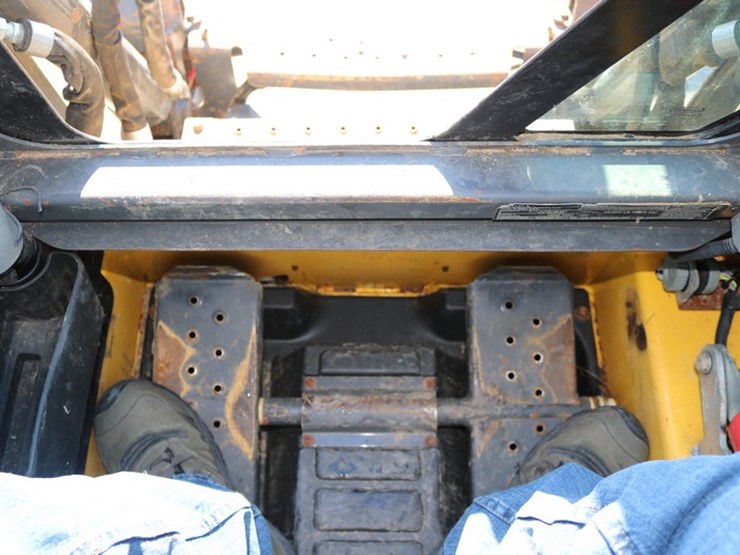 2017-new-holland-l220-image-9