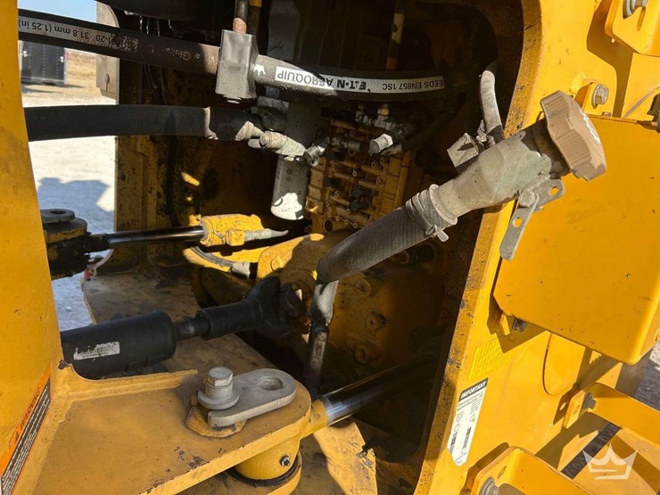 2020-john-deere-624l-articulated-wheel-loader-image-15