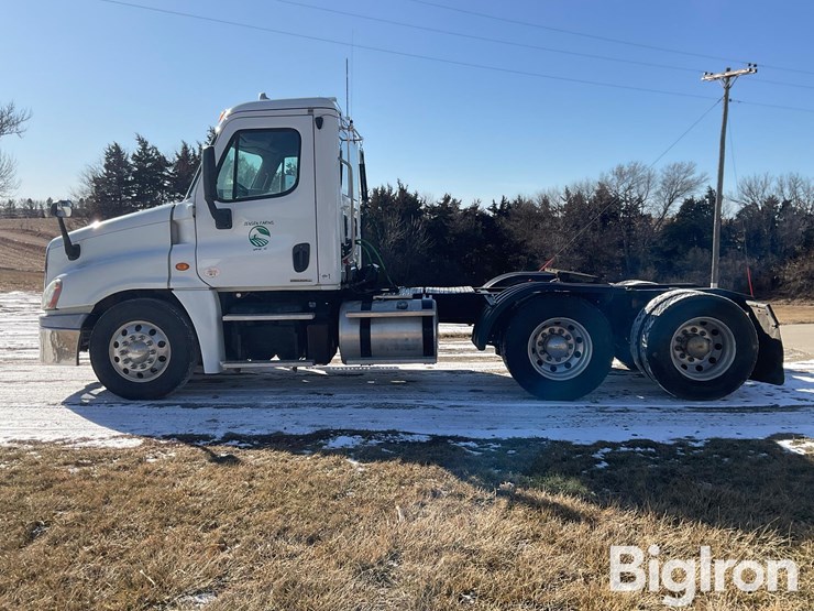 2012-freightliner-cascadia-125-image-8
