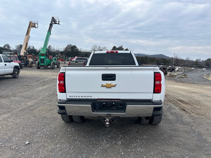 2018-chevrolet-3500-image-6