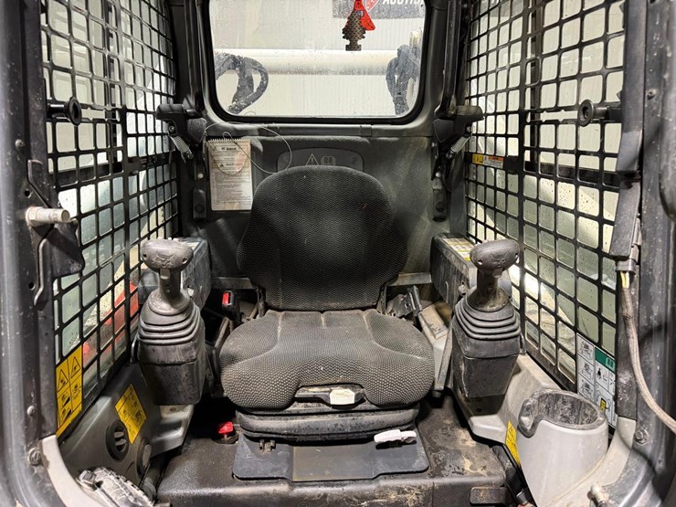 2023-bobcat-t770-image-18