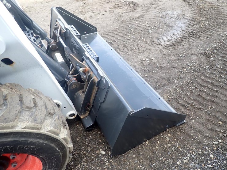 bobcat-74"-standard-duty-skid-steer-bucket-image-4
