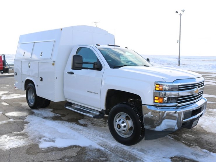 2016-chevrolet-3500-image-4