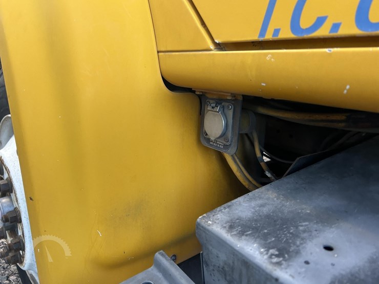 2001-international-4700-image-23