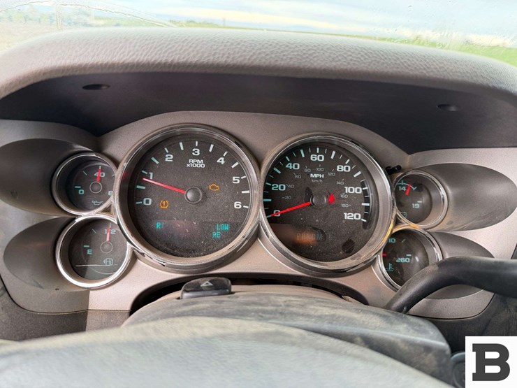 2011-chevrolet-2500-image-19