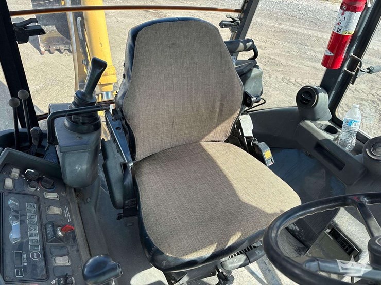 2004-deere-410g-image-24