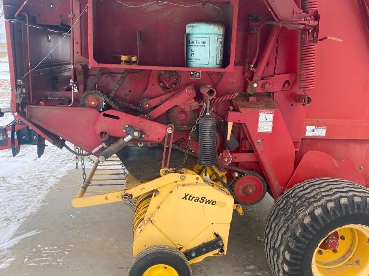 2007-new-holland-br780a-image-7