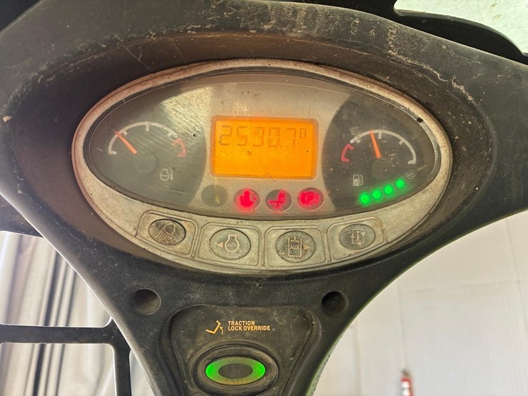 2020-bobcat-t770-image-27