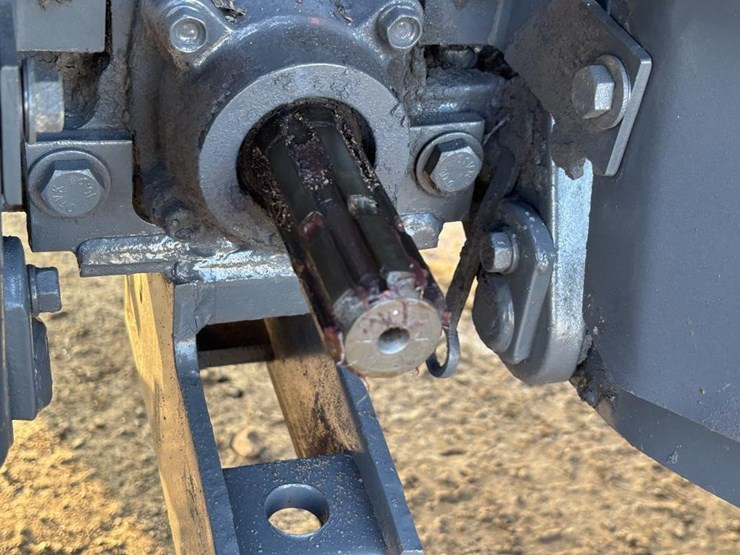 2017-kubota-l4701d-image-10