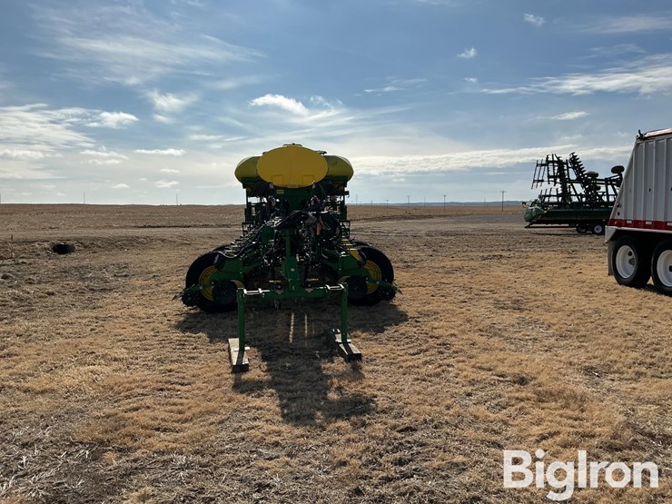 2016-john-deere-1775nt-image-2