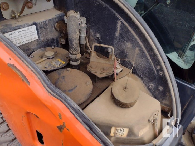 2014-hitachi-zx35u-image-43