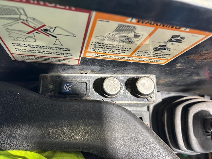 asv-rc-100-skid-steer-loader-image-24