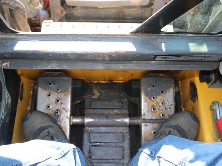 new-holland-l318-image-10