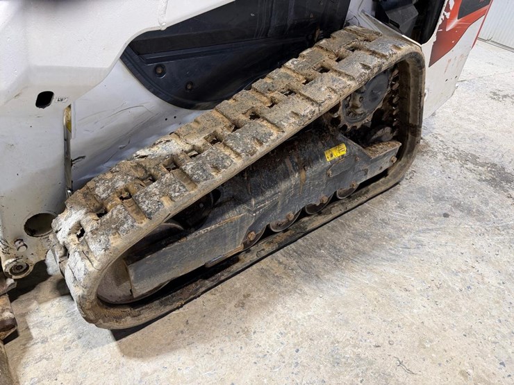 2020-bobcat-t64-image-11