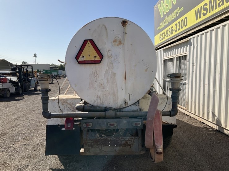 1975-ford-700-image-6