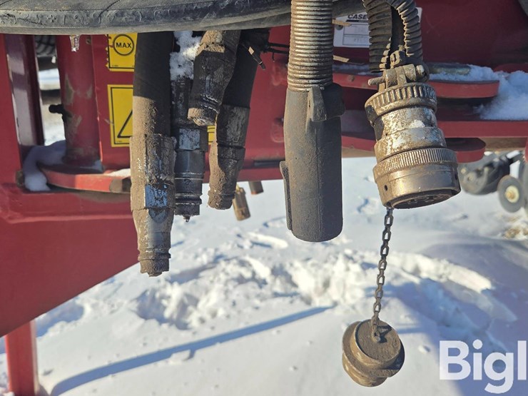 2014-case-ih-1255-image-10