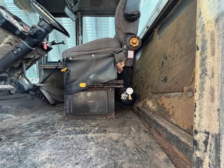 1979-versatile-835-image-35