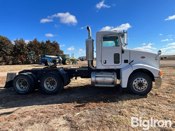 2005-peterbilt-385-image-4