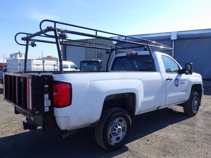 2018-chevrolet-2500hd-image-3