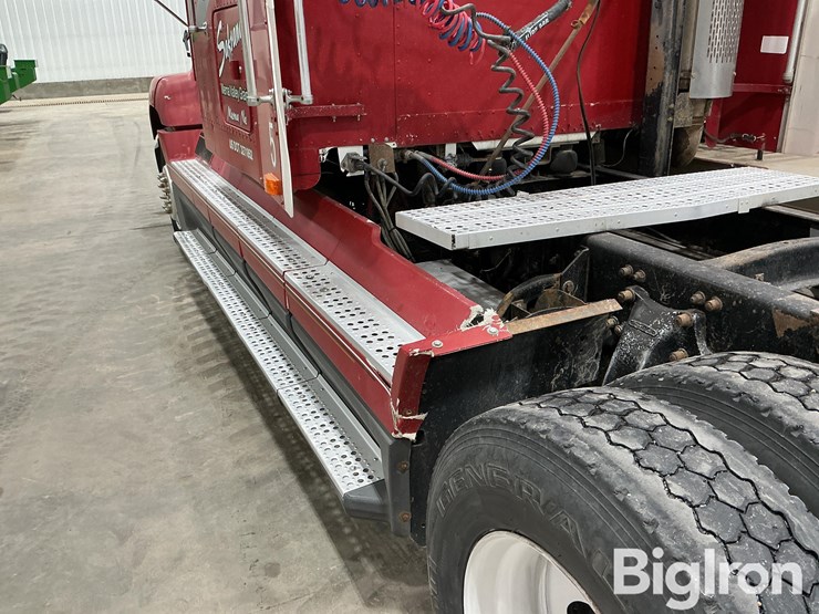 1995-freightliner-fld112-image-14