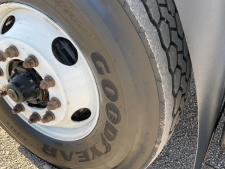 2010-international-7600-image-10